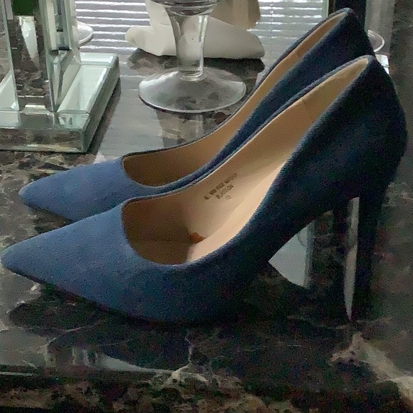 Shoes - Picture 2 of 4